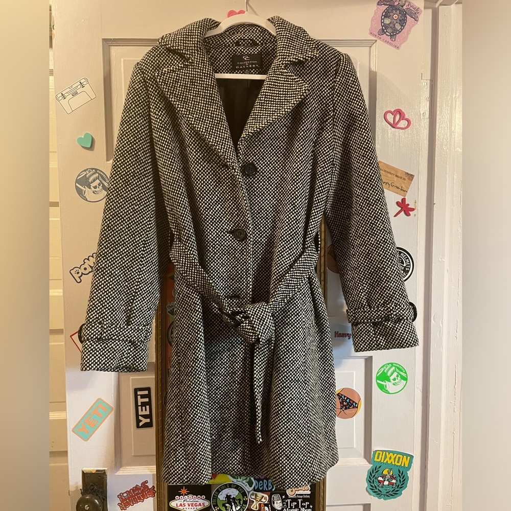 Collection by Gallery houndstooth coat.